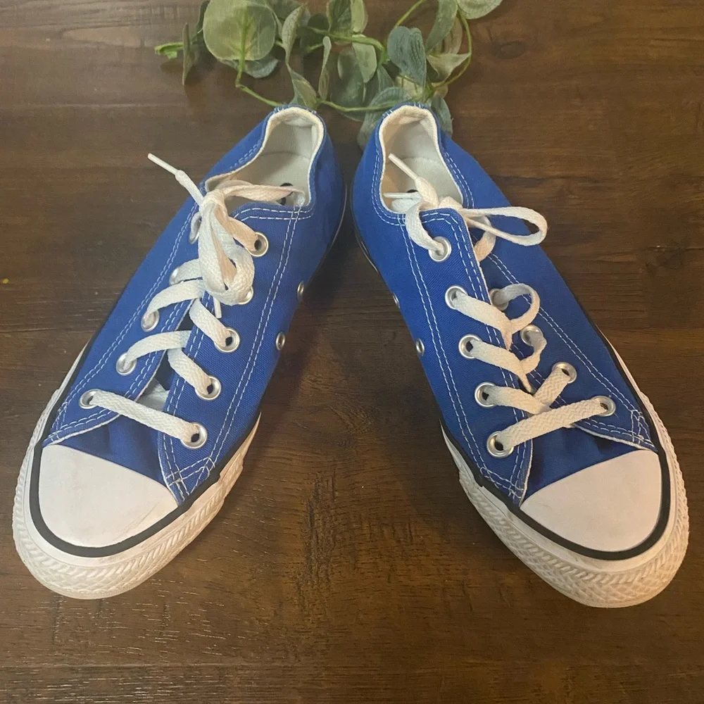 Blue converse